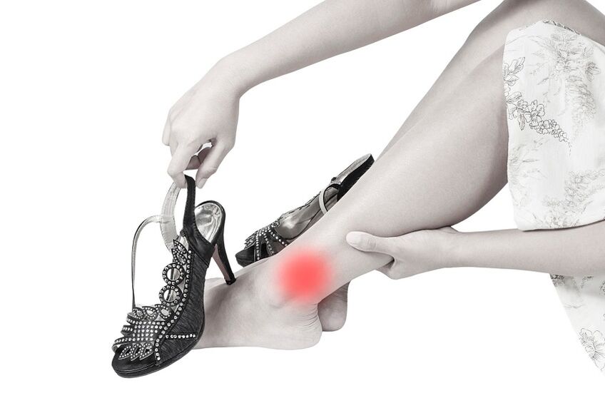 Schmerz am Knöchelgelenk wéinst Arthrosis