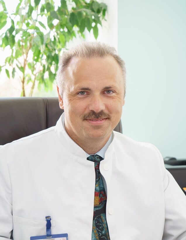 Dokter Rheumatolog Frederick Cravo